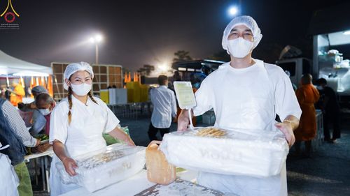 ภาพ No.73861:พิธีถวายภัตตาหารเป็นสังฆทาน แด่คณะพระธรรมยาตราฯ ในโครงการธรรมยาตรากตัญญูบูชา มหาปูชนียาจารย์ พระมงคลเทพมุนี(สด จนฺทสโร) พระผู้ปราบมาร อนุสรณ์สถาน 7 แห่ง ปีที่ 11 วันที่ 23 มกราคม พ.ศ. 2566