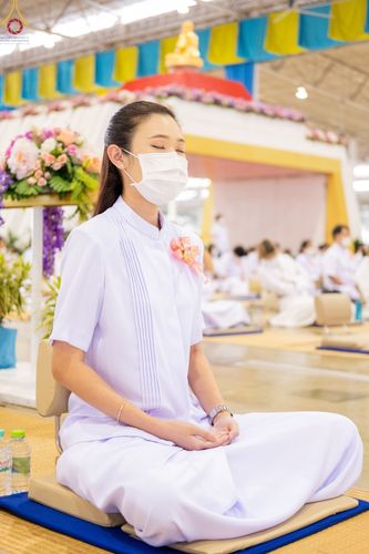 ภาพ No.65160:พิธีบูชาข้าวพระ และสาธุชนปฏิบัติธรรมร่วมกัน ในวันอาทิตย์ต้นเดือนที่ 4 ธันวาคม พ.ศ. 2565 ณ วัดพระธรรมกาย จ.ปทุมธานี