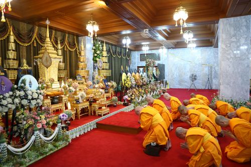 ภาพ No.286260:วันที่ 12 กรกฎาคม พศ.2568 (แรม 2 ค่ำ เดือน 8) พระภิกษุวัดพระธรรมกาย ทำวัตรพระผู้ใหญ่ เนื่องในวันเข้าพรรษา