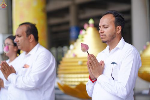 ภาพ No.335607:วันที่ 2-12 มิถุนายน พ.ศ.2569 ต้อนรับชาวต่างชาติจากประเทศอเมริกา  ยูเครน บังคลาเทศ ศรีลังกา และเมียนมาร์  เยี่ยมชมวัด นั่งสมาธิ และกราบสักการะพระมหาธรรมกายเจดีย์  ณ วัดพระธรรมกาย