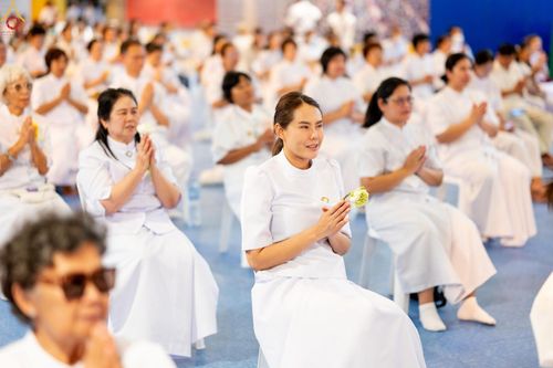 ภาพ No.345898:วันพฤหัสบดีที่ 27 สิงหาคม พ.ศ.2569 พิธีฉลองชัยสวดมนต์บทธัมมจักกัปปวัตตนสูตร 8,657,585,858 จบ ณ มหารัตนวิหารคด วัดพระธรรมกาย