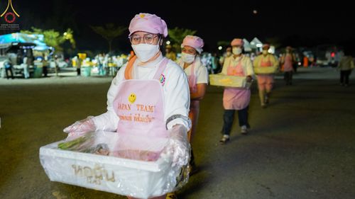 ภาพ No.72905:พิธีถวายภัตตาหารเป็นสังฆทาน แด่คณะพระธรรมยาตราฯ ในโครงการธรรมยาตรากตัญญูบูชา มหาปูชนียาจารย์ พระมงคลเทพมุนี(สด จนฺทสโร) พระผู้ปราบมาร อนุสรณ์สถาน 7 แห่ง ปีที่ 11 วันที่ 20 มกราคม พ.ศ. 2566