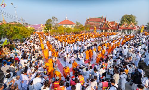 ภาพ No.294519:วันที่ 14 มกราคม พ.ศ. 2569 พิธีตักบาตรพระธรรมยาตรา ณ วัดสองพี่น้อง ต.ต้นตาล อ.สองพี่น้อง จ.สุพรรณบุรี ในโครงการธรรมยาตรา กตัญญูบูชา มหาปูชนียาจารย์ พระมงคลเทพมุนี(สด จนฺทสโร) พระผู้ปราบมาร อนุสรณ์สถาน 7 แห่ง ปีที่ 14