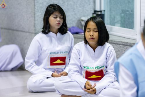 ภาพ No.331220:วันวิสาขบูชา อาทิตย์ที่ 31 พฤษภาคม พ.ศ.2569 พิธีปฏิบัติธรรม ณ ห้องแก้วสารพัดนึก 1  วัดพระธรรมกาย จังหวัดปทุมธานี
