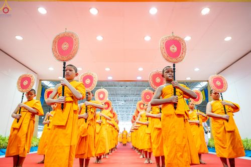 ภาพ No.338942:วันอาทิตย์ที่ 12 กรกฎาคม พ.ศ.2569 พิธีมุทิตาผู้สอบได้เปรียญธรรม ประโยค 1-2 ถึง ป.ธ.9 และ บ.ศ.1-2 ถึง บ.ศ.6 สำนักศาสนศึกษาวัดพระธรรมกาย ประจำปี 2569, พิธีมอบตราตั้งแต่งตั้งอาจารย์ใหญ่ สำนักศาสนศึกษาวัดพระธรรมกาย