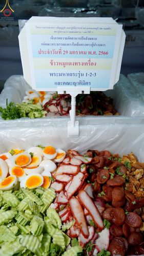 ภาพ No.74945:พิธีถวายภัตตาหารเป็นสังฆทาน แด่คณะพระธรรมยาตราฯ ในโครงการธรรมยาตรากตัญญูบูชา มหาปูชนียาจารย์ พระมงคลเทพมุนี(สด จนฺทสโร) พระผู้ปราบมาร อนุสรณ์สถาน 7 แห่ง ปีที่ 11 วันที่ 29 มกราคม พ.ศ. 2566