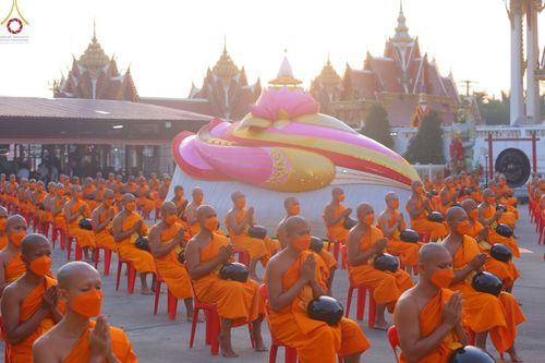 ภาพ No.73548:พิธีตักบาตรพระธรรมยาตราฯ ในโครงการธรรมยาตรากตัญญูบูชา มหาปูชนียาจารย์ พระมงคลเทพมุนี(สด จนฺทสโร) พระผู้ปราบมาร ปีที่ 11 ณ อนุสรณ์สถานลำดับที่ 4 สถานที่เกิดด้วยกายธรรม วัดโบสถ์ (บน) บางคูเวียง อ.บางกรวย จ.นนทบุรี วันที่ 22 มกราคม พ.ศ. 2566