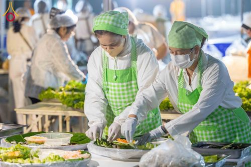 ภาพ No.297808:วันที่ 19 มกราคม พ.ศ. 2569 พิธีถวายภัตตาหารเป็นสังฆทาน แด่พระธรรมยาตรา ณ อนุสรณ์สถานบางปลา วัดบางปลา อำเภอบางเลน จังหวัดนครปฐม ในโครงการธรรมยาตรา กตัญญูบูชา มหาปูชนียาจารย์ พระมงคลเทพมุนี(สด จนฺทสโร) พระผู้ปราบมาร อนุสรณ์สถาน 7 แห่ง ปีที่ 14