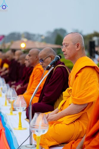 ภาพ No.78183:พิธีจุดประทีปและเวียนประทักษิณถวายเป็นพุทธบูชา ในโครงการบรรพชาสามเณรหมู่ ณ ลุมพินีวัน ประเทศเนปาล  วันที่ 16 มีนาคม พ.ศ. 2566