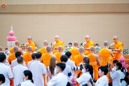 ภาพ No.84699:พิธีบรรจุพระบรมสารีริกธาตุภายในเกตุดอกบัวตูม องค์พระประธาน ณ ห้องแก้วสารพัดนึก 2 วัดพระธรรมกาย ในวันอาสาฬหบูชา อังคารที่ 1 สิงหาคม พ.ศ.2566