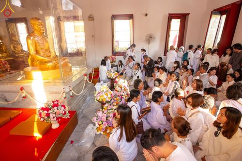 ภาพ No.197874:พิธีตักบาตรพระธรรมยาตรา ณ อนุสรณ์สถานลำดับที่ 4 สถานที่เกิดด้วยกายธรรม วัดโบสถ์(บน) ต.บางคูเวียง จ.นนทบุรี ในโครงการธรรมยาตรา กตัญญูบูชา มหาปูชนียาจารย์ พระมงคลเทพมุนี(สด จนฺทสโร) พระผู้ปราบมาร อนุสรณ์สถาน 7 แห่ง ปีที่ 13 วันที่ 19 มกราคม พ.ศ. 2568