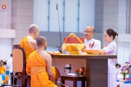 ภาพ No.160359:พิธีทอดผ้าป่าสมทบกฐินวัดพระธรรมกาย และสมทบกฐิน 30,000 วัดทั่วไทย ครั้งที่ 3 ณ สภาธรรมกายสากล วัดพระธรรมกาย วันพฤหัสบดีที่ 10 ตุลาคม พ.ศ. 2567