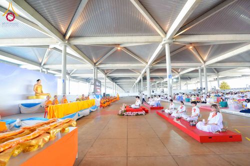 ภาพ No.320759:วันที่ 11 เมษายน พ.ศ.2569 พิธีตักบาตรฉลองสามเณรใหม่ โครงการบรรพชาสามเณรกล้าตะวัน ณ มหารัตนวิหาคด คอร์ 25 ชั้น 2 วัดพระธรรมกาย