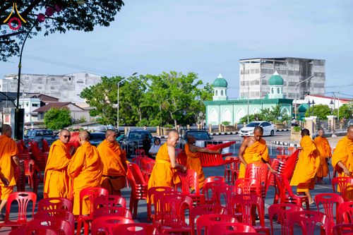 ภาพ No.329456:วันอาทิตย์ที่ 24 พฤษภาคม พ.ศ. 2569 พิธีตักบาตรพระ 1,000 รูป เพื่อถวายเป็นพุทธบูชาในเทศกาลวิสาขบูชาโลก และ ถวายเป็นพระราชกุศล  ณ ลานศิลปวัฒนธรรม เมืองปัตตานี จ.ปัตตานี
