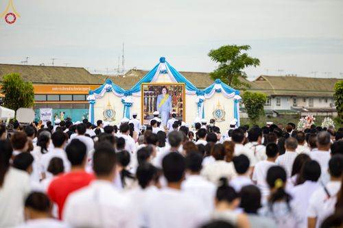 ภาพ No.49481:ประมวลภาพพิธีตักบาตรพระสงฆ์ 1,091 รูป เนื่องในวันแม่แห่งชาติ ณ ตลาดจัมโบ้ ชุดที่ 1