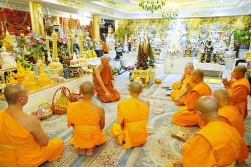 ภาพ No.48422:ประมวลภาพคณะสงฆ์วัดพระธรรมกาย ทำวัตรพระผู้ใหญ่ ในเทศกาลเข้าพรรษา พุทธศักราช 2565