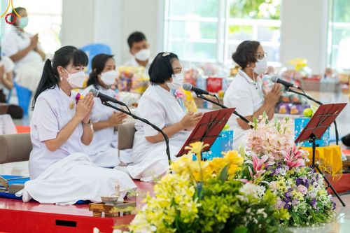 ภาพ No.45362:ประมวลภาพพิธีตักบาตรสามเณรใหม่ โครงการบรรพชาสามเณรฟื้นฟูพระพุทธศาสนาทั่วไทย ณ ศูนย์อบรมเยาวชนนครปฐม