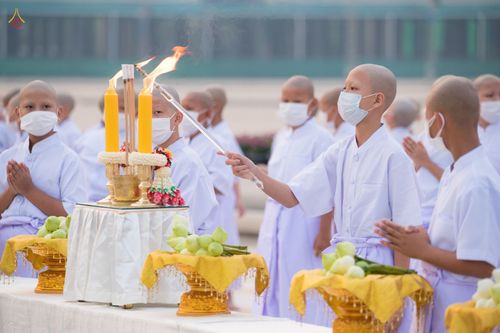 ภาพ No.44204:ประมวลภาพพิธีเวียนประทักษิณ, พิธีวันทาพระมหาธรรมกายเจดีย์ และพิธีขอขมารับผ้าไตร โครงการบวชภาคฤดูร้อน พ.ศ. 2565