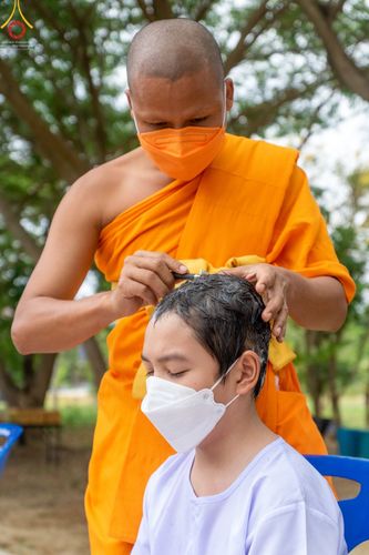 ภาพ No.43892:ประมวลภาพพิธีปลงผมธรรมทายาท โครงการบรรพชาสามเณรฟื้นฟูพระพุทธศาสนาทั่วไทย ณ ศูนย์อบรมเยาวชนนครปฐม