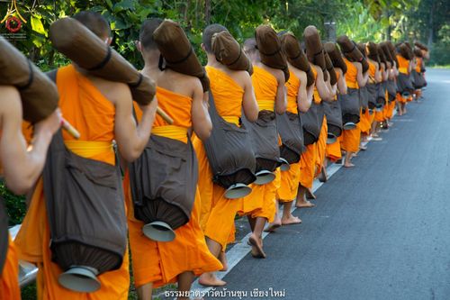 ภาพ No.39944:คณะพระภิกษุ - สามเณร วัดบ้านขุนกว่า ๓๐๐ รูป เดินธรรมยาตราฉลองแชมป์บาลี ๒๕๖๔