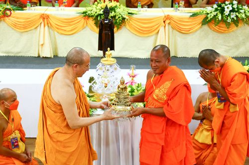 ภาพ No.46051:ประมวลภาพพิธีถวายพระบรมสารีริกธาตุ และบรรจุรัตนชาติเพื่อประดิษฐานเจดีย์ 3 แห่งในประเทศเวียดนาม พ.ศ. 2565