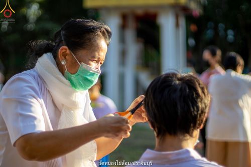 ภาพ No.39473:พิธีตัดปอยผม ปลงผม ขอขมารับผ้าไตรและพิธีบรรพชา ในโครงการอุปสมบท บูชาธรรมมหาปูชนียาจารย์ ประจำปี 2564  ชุดที่ 2