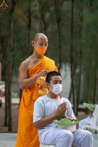 ภาพ No.44547:ประมวลภาพพิธีปลงผม โครงการบรรพชาสามเณรฟื้นฟูพระพุทธศาสนาทั่วไทย ณ อนุสรณ์สถานมหาวิหารพระมงคลเทพมุนี