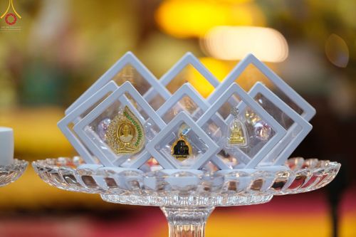 ภาพ No.47896:ประมวลภาพมูลนิธิธรรมกาย ถวายเทียนพรรษา อัญเชิญพระธาตุถวายวัดเถรวาทเวียดนาม