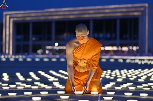 ภาพ No.46311:ประมวลภาพพิธีจุดวิสาขประทีป 2565 ณ วัดพระธรรมกาย