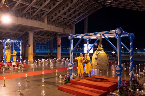 ภาพ No.41976:พิธีฉลองชัยสวดมนต์ บทธัมมจักกัปปวัตตนสูตร 4,000,002,565 จบ เพื่อเป็นสิริมงคลตอนรับศักราชใหม่