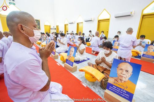 ภาพ No.40502:พิธีตัดปอยผม ปลงผม ขอขมารับผ้าไตรและพิธีบรรพชา ในโครงการอุปสมบท บูชาธรรมมหาปูชนียาจารย์ ประจำปี 2564 ชุดที่ 14