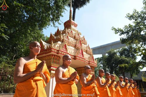 ภาพ No.40927:พิธีตัดปอยผม ปลงผม ขอขมารับผ้าไตรและพิธีบรรพชา ในโครงการอุปสมบท บูชาธรรมมหาปูชนียาจารย์ ประจำปี 2564 ชุดที่ 18