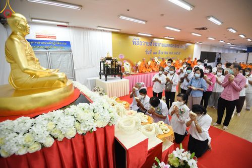 ภาพ No.49775:ประมวลภาพพิธีสักการะรูปหล่อพระมงคลเทพมุนี หลวงปู่วัดปากน้ำ ณ ห้างทวีกิจคอมเพล็กซ์ อ.เมือง จ.สระบุรี