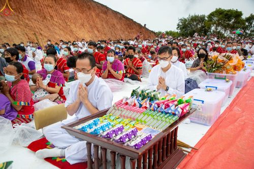 ภาพ No.50620:ประมวลภาพพิธีตักบาตร ณ วัดแม่แพ จ.แม่ฮ่องสอน เนื่องในวันธรรมชัย