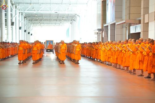 ภาพ No.48485:ประมวลภาพพิธีรับร่างนักสร้างบารมี พระเดชพระคุณพระสุธรรมญาณวิเทศ วิ. (สุธรรม สุธมฺโม)
