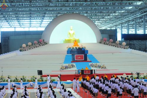 ภาพ No.48567:ประมวลภาพพิธีรำลึกถึงนักสร้างบารมี ในวันมหารำลึก ครั้งที่ 32 ณ วัดพระธรรมกาย