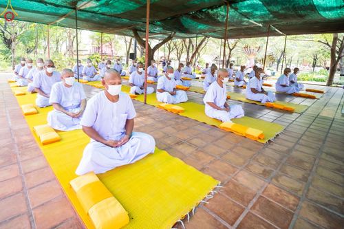 ภาพ No.43671:เมืองโบราณ ร่วมกับกองนครหลวง 6 จัดพิธีบรรพชาถวายเป็นพุทธบูชา