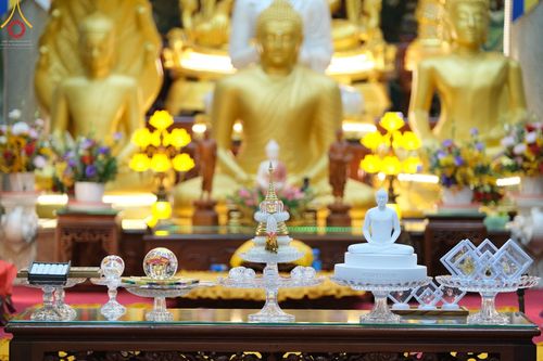 ภาพ No.47897:ประมวลภาพมูลนิธิธรรมกาย ถวายเทียนพรรษา อัญเชิญพระธาตุถวายวัดเถรวาทเวียดนาม