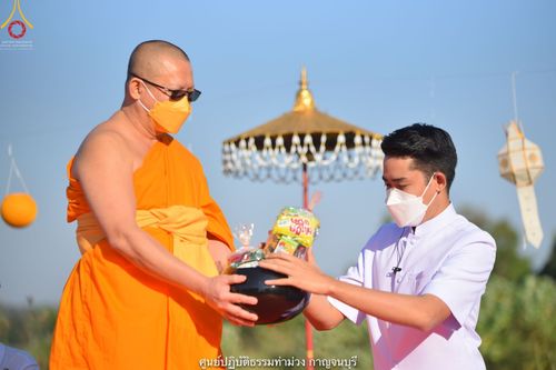 ภาพ No.41028:พิธีตัดปอยผม ปลงผม ขอขมารับผ้าไตรและพิธีบรรพชา ในโครงการอุปสมบท บูชาธรรมมหาปูชนียาจารย์ ประจำปี 2564 ชุดที่ 19