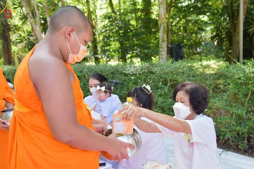 ภาพ No.46003:ประมวลภาพพิธีตักบาตร โครงการบรรพชาสามเณรฟื้นฟูพระพุทธศาสนาทั่วไทย ณ ณ ธุดงคสถานจันทปุระ