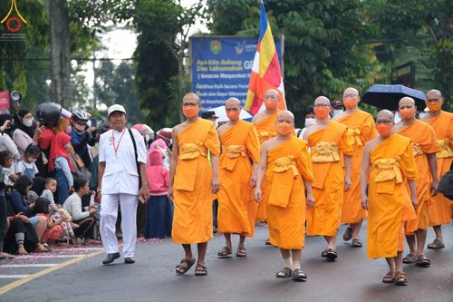 ภาพ No.46373:ประมวลภาพขบวนรถบุปผชาติ อัญเชิญน้ำและไฟศักดิ์สิทธิ์ ณ ประเทศอินโดนีเซีย