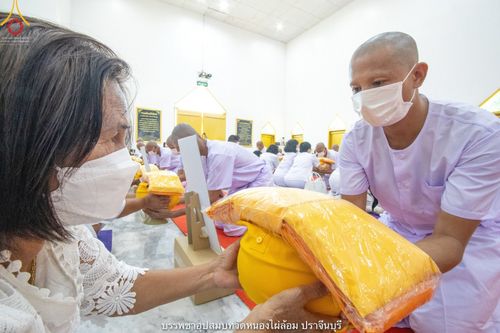 ภาพ No.40503:พิธีตัดปอยผม ปลงผม ขอขมารับผ้าไตรและพิธีบรรพชา ในโครงการอุปสมบท บูชาธรรมมหาปูชนียาจารย์ ประจำปี 2564 ชุดที่ 14