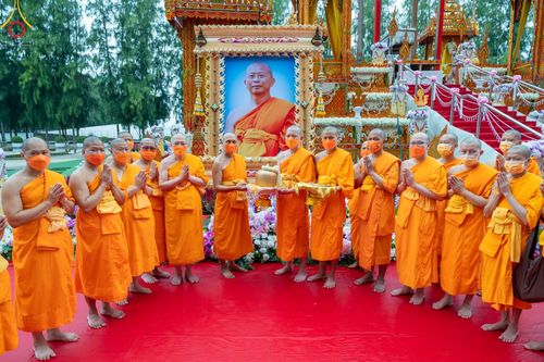 ภาพ No.49022:ประมวลภาพพิธีเก็บอัฐิและลอยอังคาร พระสุธรรมญาณวิเทศ  (สุธรรม สุธมฺโม)