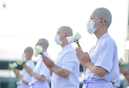 ภาพ No.47529:ประมวลภาพพิธีขอขมาและมอบผ้าไตร โครงการบรรพชาอุปสมบทหมู่ รุ่นเข้าพรรษา 2565