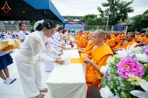 ภาพ No.350021:วันที่ 17 กันยายน พ.ศ. 2569 พิธีตักบาตรเข้าพรรษา 109 รูป ถวายเป็นพระราชกุศลสมเด็จพระบรมราชชนนีพันปีหลวง  ณ โรงเรียนสังข์อ่ำวิทยา อำเภอคลองหลวง จังหวัดปทุมธานี