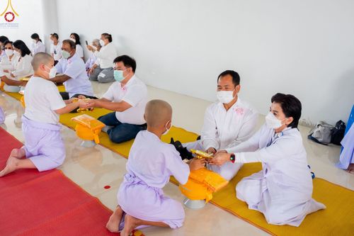 ภาพ No.44582:ประมวลภาพพิธีบรรพชา โครงการบรรพชาสามเณรฟื้นฟูพระพุทธศาสนาทั่วไทย ณ ศูนย์ปฎิบัติธรรมสมุทรปราการ