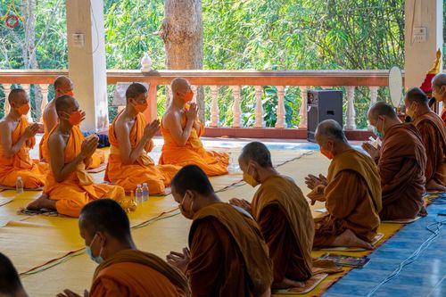 ภาพ No.43767:พิธีประดิษฐานพระบรมสารีริกธาตุเจดีย์พระพุทธเจ้า 28 พระองค์  ณ โบสถ์เรือหงษ์วัดพระธาตุแสนคำฟู 