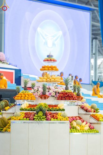 ภาพ No.52298:ประมวลภาพพิธีบูชาข้าวพระ (วันอาทิตย์ต้นเดือนตุลาคม) ณ วัดพระธรรมกาย จ.ปทุมธานี 