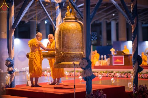 ภาพ No.41974:พิธีฉลองชัยสวดมนต์ บทธัมมจักกัปปวัตตนสูตร 4,000,002,565 จบ เพื่อเป็นสิริมงคลตอนรับศักราชใหม่