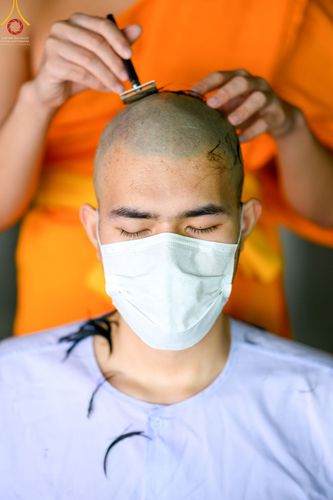 ภาพ No.43927:ประมวลภาพพิธีปลงผม ในโครงการอบรมธรรมทายาทระดับอุดมศึกษา รุ่นที่ 49